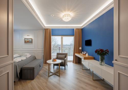 Номер комфорт улучшенный с 1 двуспальной кроватью c террасой