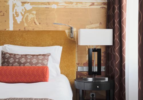 Номер улучшенный премиум с 2 односпальными кроватями вид на ул. Чайковского