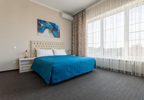 Номер люкс семейный с 1 двуспальной кроватью