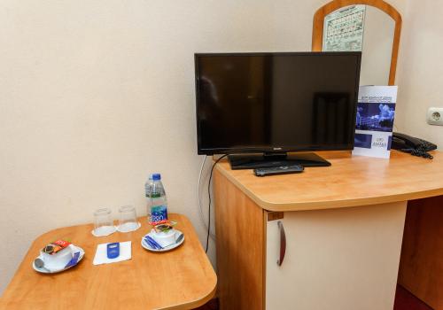 2-комнатный номер полулюкс с 1 двуспальной кроватью