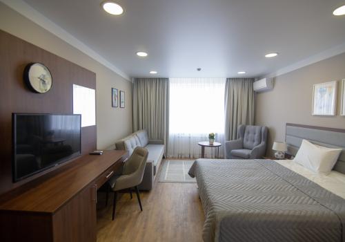 Номер полулюкс с 1 двуспальной кроватью