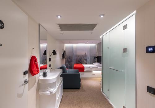 Номер стандарт улучшенный с 1 двуспальной кроватью (без окна)