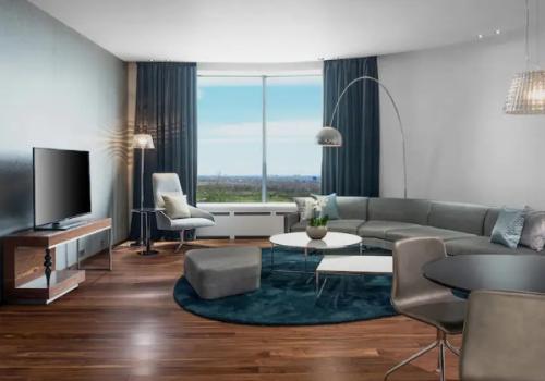 Номер угловой люкс с 1 двуспальной кроватью