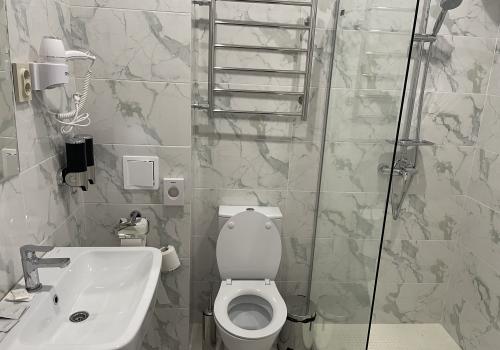 Номер стандарт улучшенный с 1 двуспальной кроватью