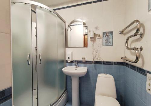 Номер стандарт бизнес с 1 двуспальной кроватью