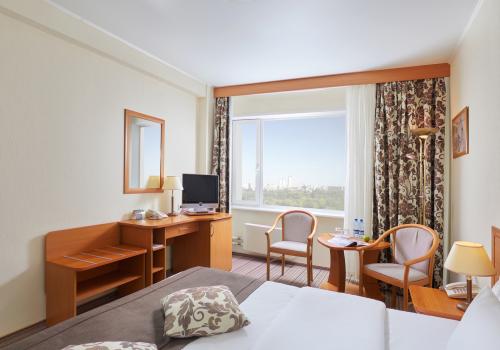 Номер стандарт с 1 двуспальной кроватью