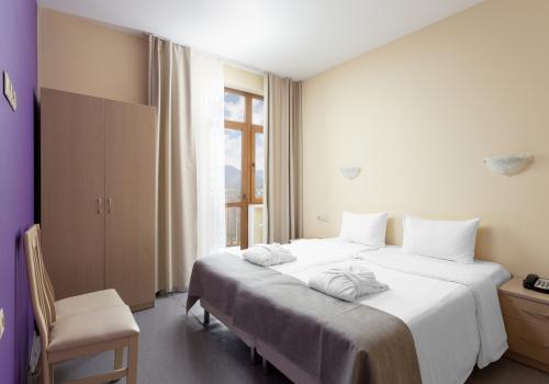 Фото Отель Riders Lodge