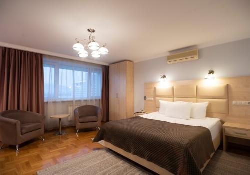 Номер стандарт бизнес с 1 двуспальной кроватью с видом на Енисей