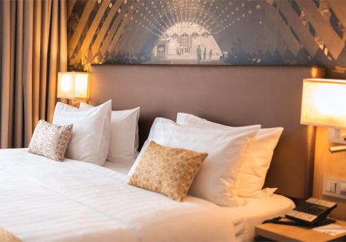 Супериор на верхних этажах с видом на город