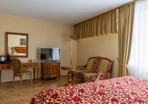 Номер стандарт с 1 двуспальной кроватью