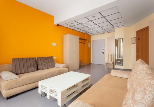 Фото Отель Riders Lodge