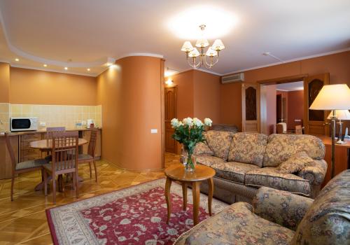 Номер полулюкс премиум с 1 двуспальной кроватью