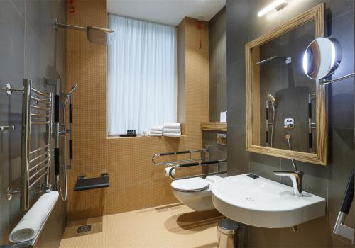 Номер Стандарт для гостей с ограниченной мобильностью, вид в Атриум