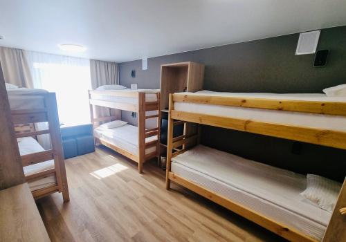 Кровать в 6-местном общем номере