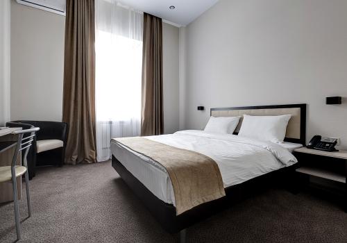 Номер стандарт с 1 двуспальной кроватью