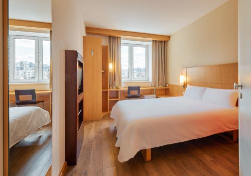 Номер стандарт с 1 двуспальной кроватью