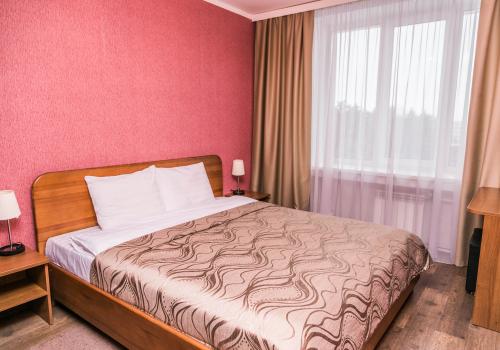 Номер полулюкс с 1 двуспальной кроватью