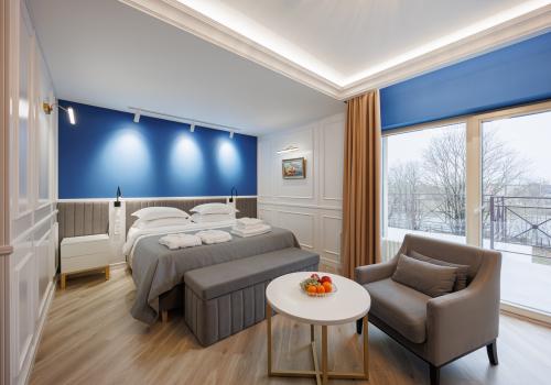 Номер комфорт улучшенный с 1 двуспальной кроватью c террасой