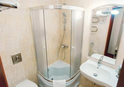 Номер стандарт для 1-4 человек с двумя двухъярусными кроватями