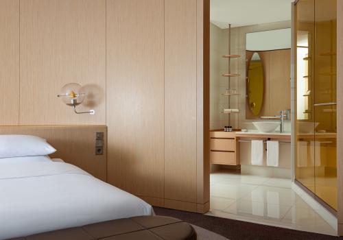 Номер полулюкс с 1 двуспальной кроватью