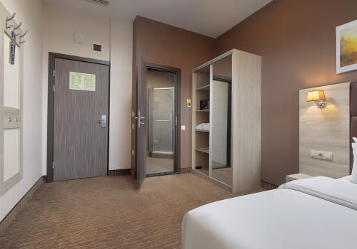 Номер стандарт комфорт с 1 двуспальной кроватью