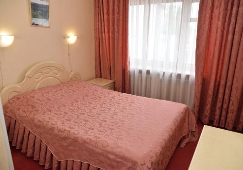 Номер стандарт с 1 двуспальной кроватью