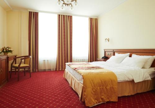 Номер комфорт улучшенный с 1 двуспальной кроватью