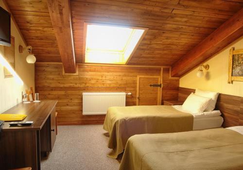 Номер стандарт с 2 односпальными кроватями (мансарда)