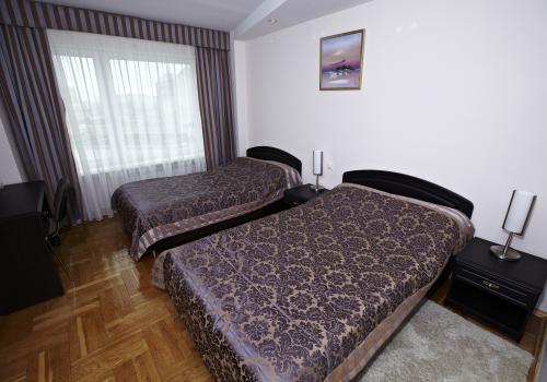 Номер люкс с 2 односпальными кроватями