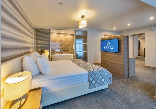 Номер люкс с 1 двуспальной кроватью