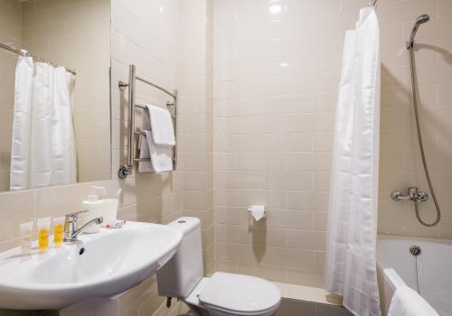 Номер полулюкс с 1 двуспальной кроватью