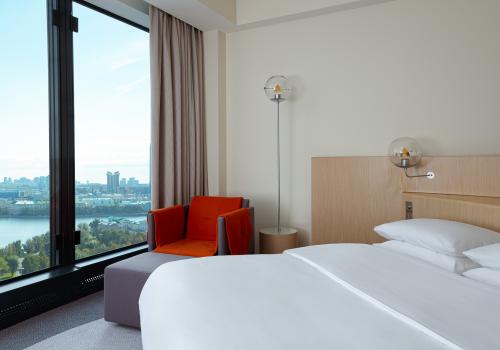 Номер стандарт улучшенный с 1 двуспальной кроватью