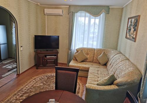 Люкс (гостиная, обеденная зона, спальня)