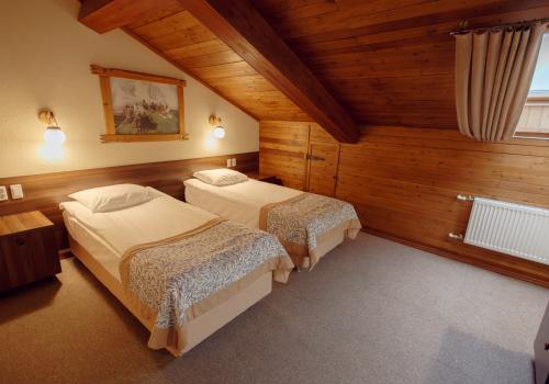 Номер стандарт с 2 односпальными кроватями (мансарда)