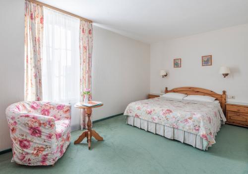 Номер стандарт с 1 двуспальной кроватью (корпус Village)