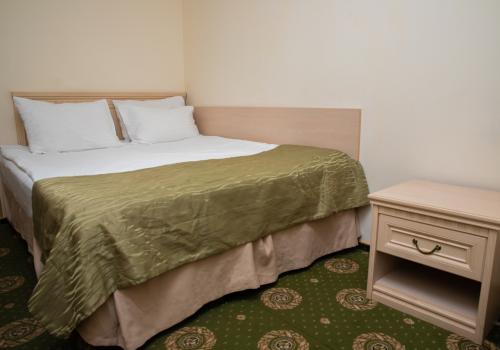 Номер стандарт с 1 двуспальной кроватью