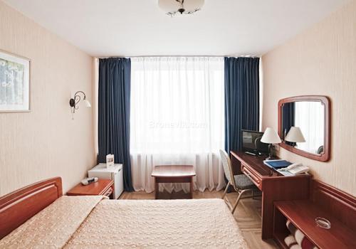 Номер стандарт с 1 двуспальной кроватью