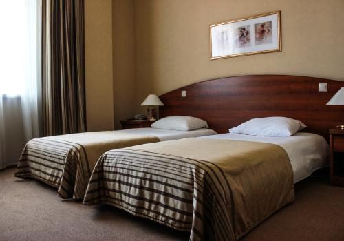 Номер стандарт с 2 односпальными кроватями и балконом