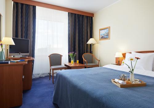 Номер стандарт плюс с 1 двуспальной кроватью