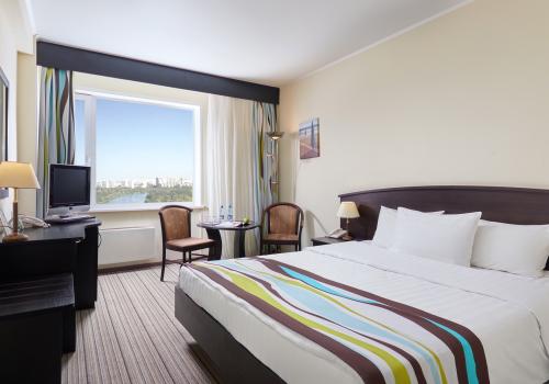 Номер стандарт плюс с 1 двуспальной кроватью