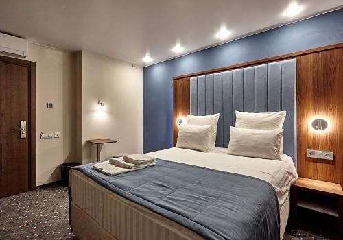 Номер стандарт улучшенный с 1 двуспальной кроватью