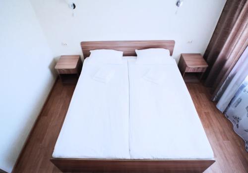 Номер стандарт с 1 двуспальной кроватью