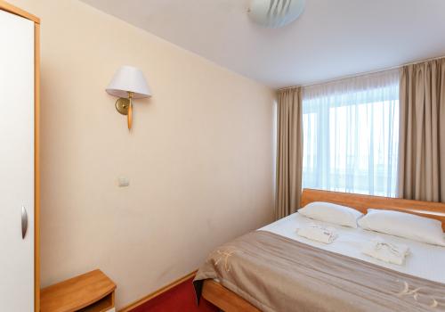 2-комнатный номер полулюкс с 1 двуспальной кроватью