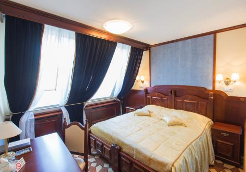 Номер люкс с 1 двуспальной кроватью