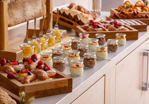 Фото Отель HolidayHall Samara