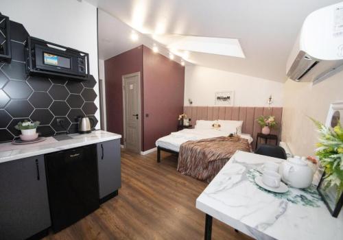 Номер студия комфорт с 1 двуспальной кроватью (мансарда)