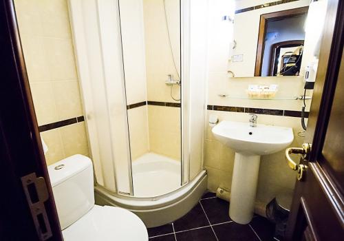 Номер стандарт с 1 двуспальной кроватью