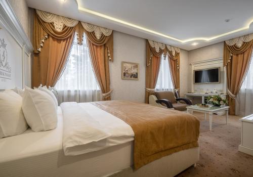 Номер комфорт семейный с 1 двуспальной кроватью