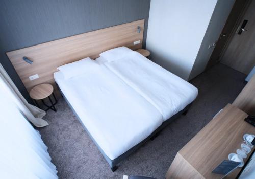 Номер стандарт улучшенный с 1 двуспальной кроватью