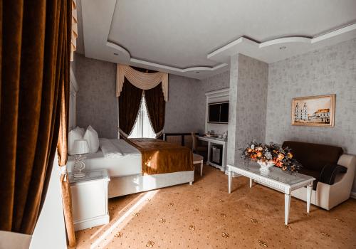 Номер комфорт семейный с 1 двуспальной кроватью